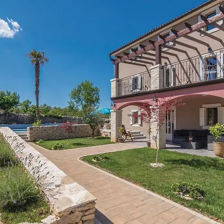 6 Bedroom Beautiful In * Nedeščina