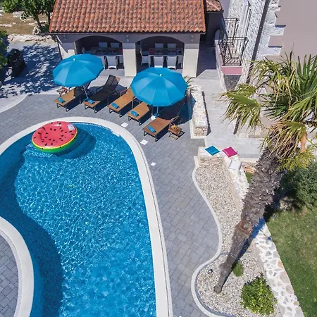 6 Bedroom Beautiful In Ferienhaus