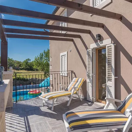 6 Bedroom Beautiful In Ferienhaus *