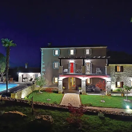 6 Bedroom Beautiful In Ferienhaus Nedeščina