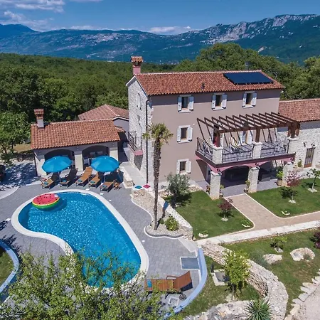 6 Bedroom Beautiful In
