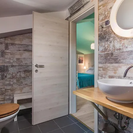Holiday home 6 Bedroom Beautiful In *