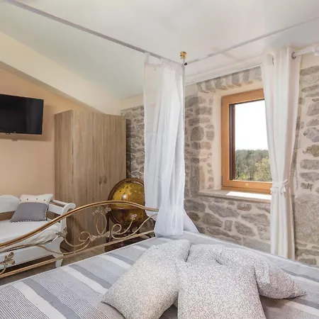 6 Bedroom Beautiful In *