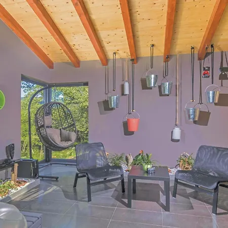 6 Bedroom Beautiful In