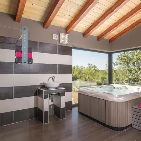 6 Bedroom Beautiful In Holiday home