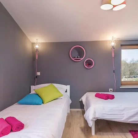 6 Bedroom Beautiful In Σπίτι διακοπών *