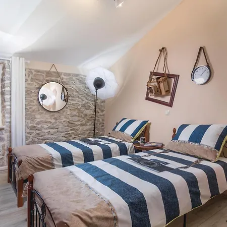Σπίτι διακοπών 6 Bedroom Beautiful In Nedeščina