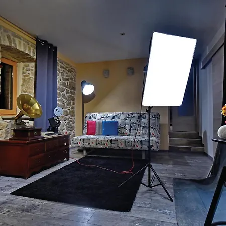 6 Bedroom Beautiful In Nedescina