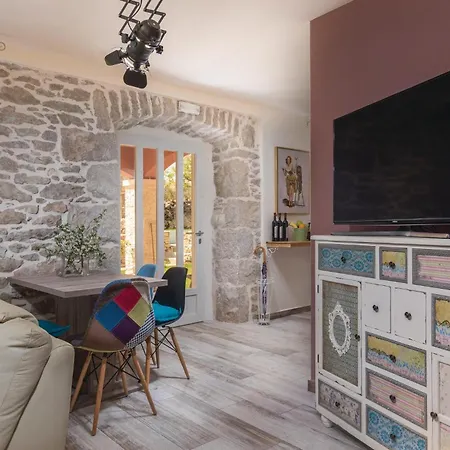 6 Bedroom Beautiful In * Nedescina