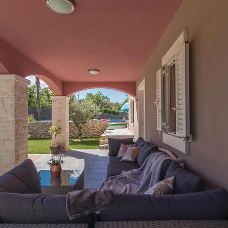 6 Bedroom Beautiful In Holiday home *