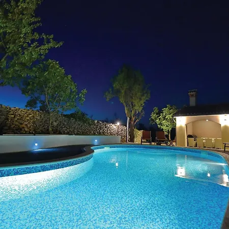 Σπίτι διακοπών 6 Bedroom Beautiful In *