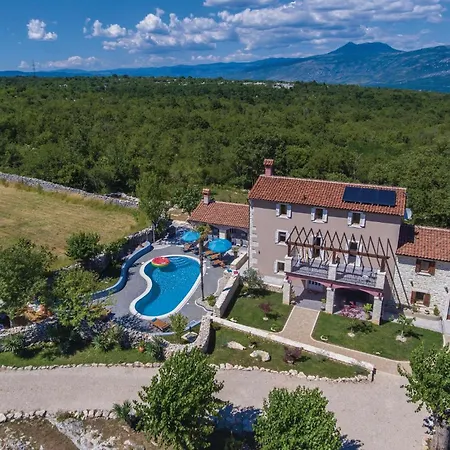 6 Bedroom Beautiful In * Nedeščina
