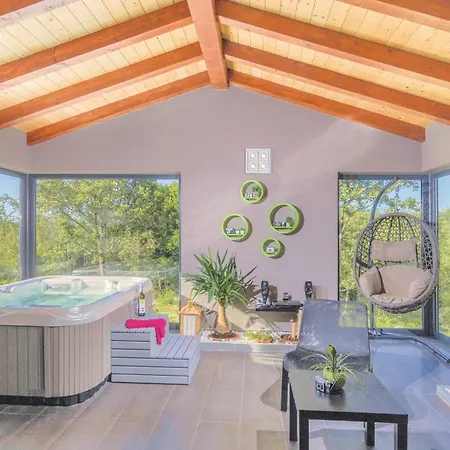 6 Bedroom Beautiful In
