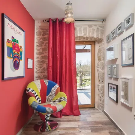 6 Bedroom Beautiful In