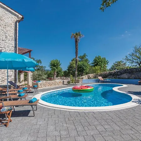 6 Bedroom Beautiful In *