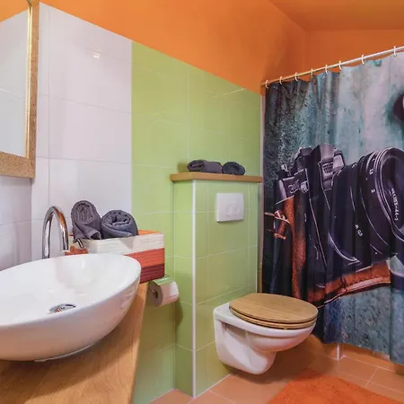 6 Bedroom Beautiful In