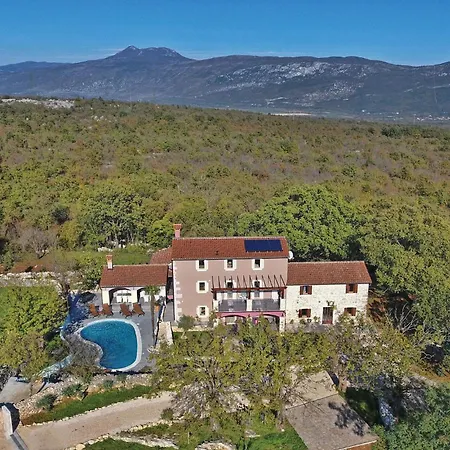 6 Bedroom Beautiful In *