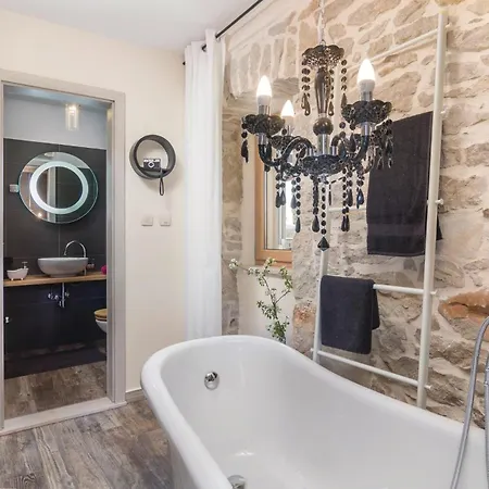 6 Bedroom Beautiful In Σπίτι διακοπών *