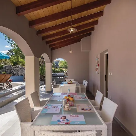 6 Bedroom Beautiful In Holiday home *
