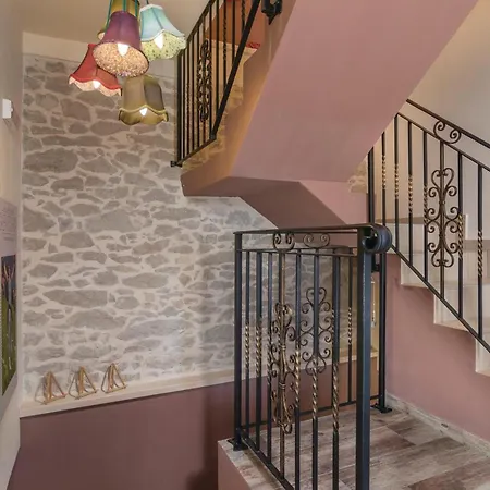 Holiday home 6 Bedroom Beautiful In Nedescina