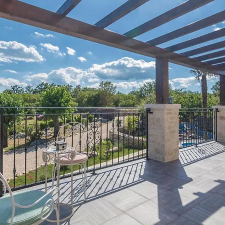 6 Bedroom Beautiful In Σπίτι διακοπών *