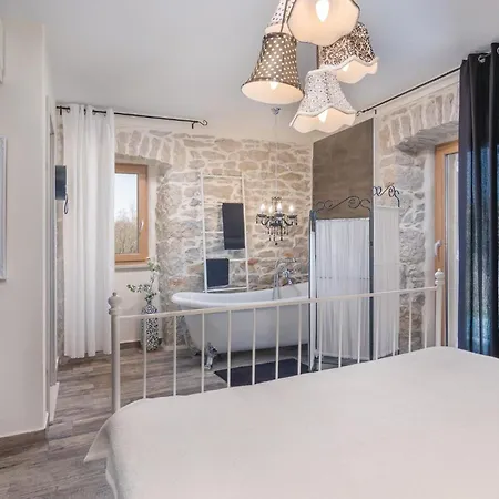 6 Bedroom Beautiful In * Nedescina