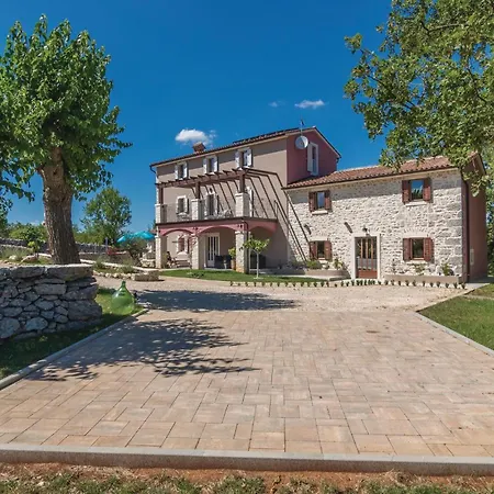 6 Bedroom Beautiful In Holiday home