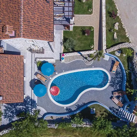 6 Bedroom Beautiful In Holiday home Nedescina